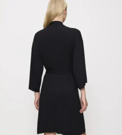 AURA SPOTLIGHT Robe