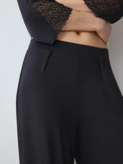 AURA SPOTLIGHT Trousers