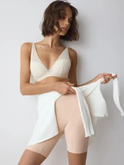 AURA SPOTLIGHT Wired padded bra