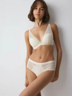 AURA SPOTLIGHT Wired padded bra