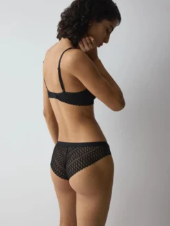 AURA SPOTLIGHT Wired padded bra