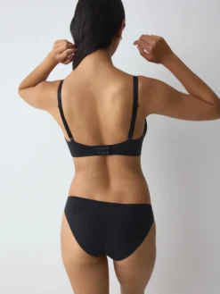 BODY MAKE-UP ESSENTIALS Minimizer bra