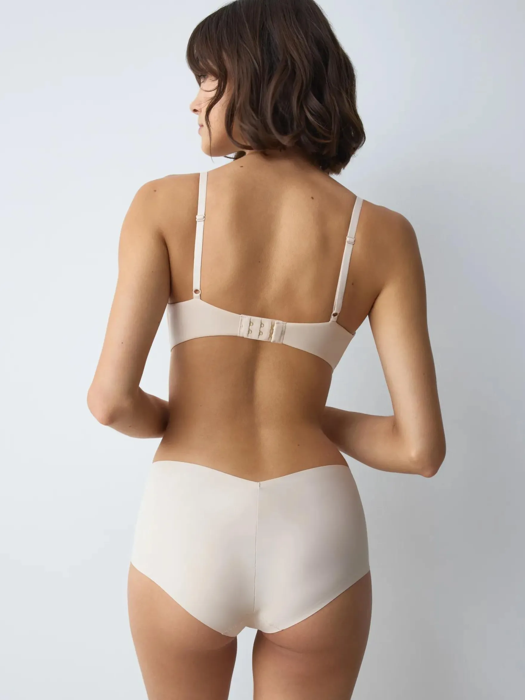 BODY MAKE-UP ESSENTIALS Padded bra