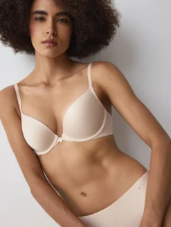 BODY MAKE-UP ESSENTIALS Push-up bra
