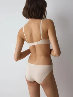 BODY MAKE-UP ESSENTIALS Tai knickers