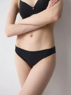 BODY MAKE-UP ESSENTIALS Tai knickers