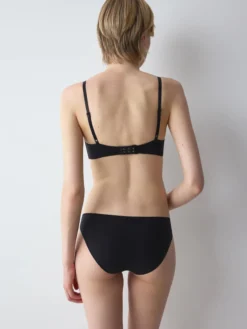 BODY MAKE-UP ESSENTIALS Tai knickers