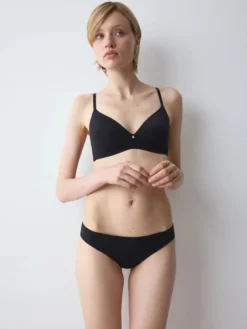BODY MAKE-UP ESSENTIALS Tai knickers