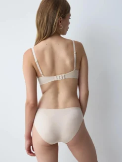BODY MAKE-UP ESSENTIALS Wired padded bra