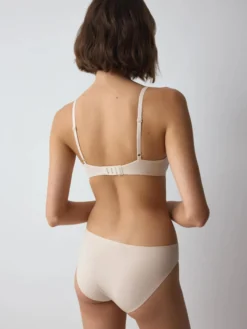 BODY MAKE-UP ESSENTIALS Wired bra