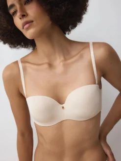 BODY MAKE-UP ESSENTIALS Wired padded bra with detachable straps