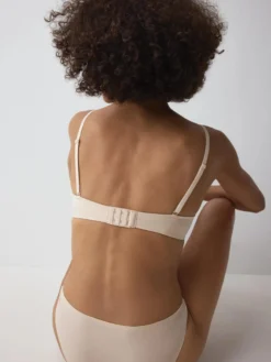BODY MAKE-UP ESSENTIALS Wired padded bra with detachable straps