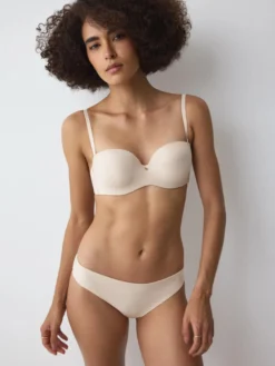 BODY MAKE-UP ESSENTIALS Wired padded bra with detachable straps