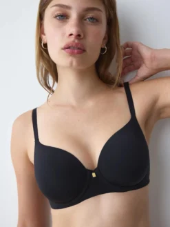 BODY MAKE-UP ESSENTIALS Wired padded bra