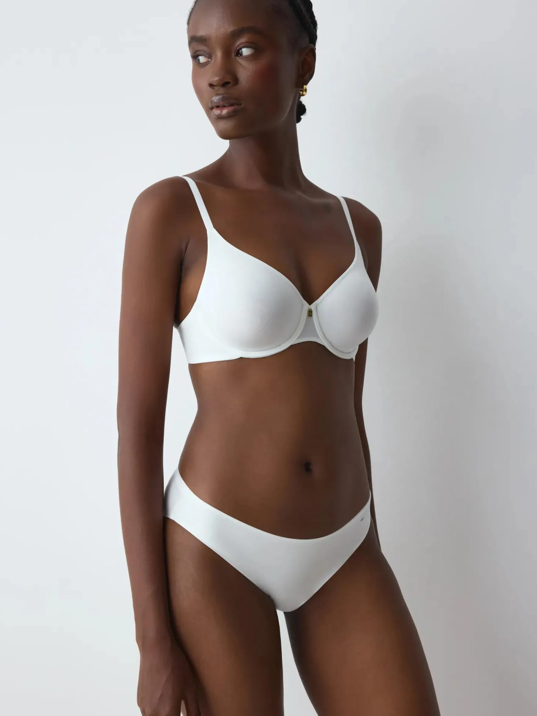 BODY MAKE-UP ESSENTIALS Wired bra