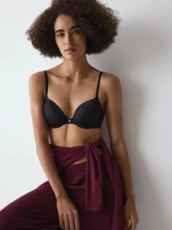 BODY MAKE-UP ESSENTIALS Wired padded bra