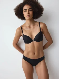 BODY MAKE-UP ESSENTIALS Wired padded bra