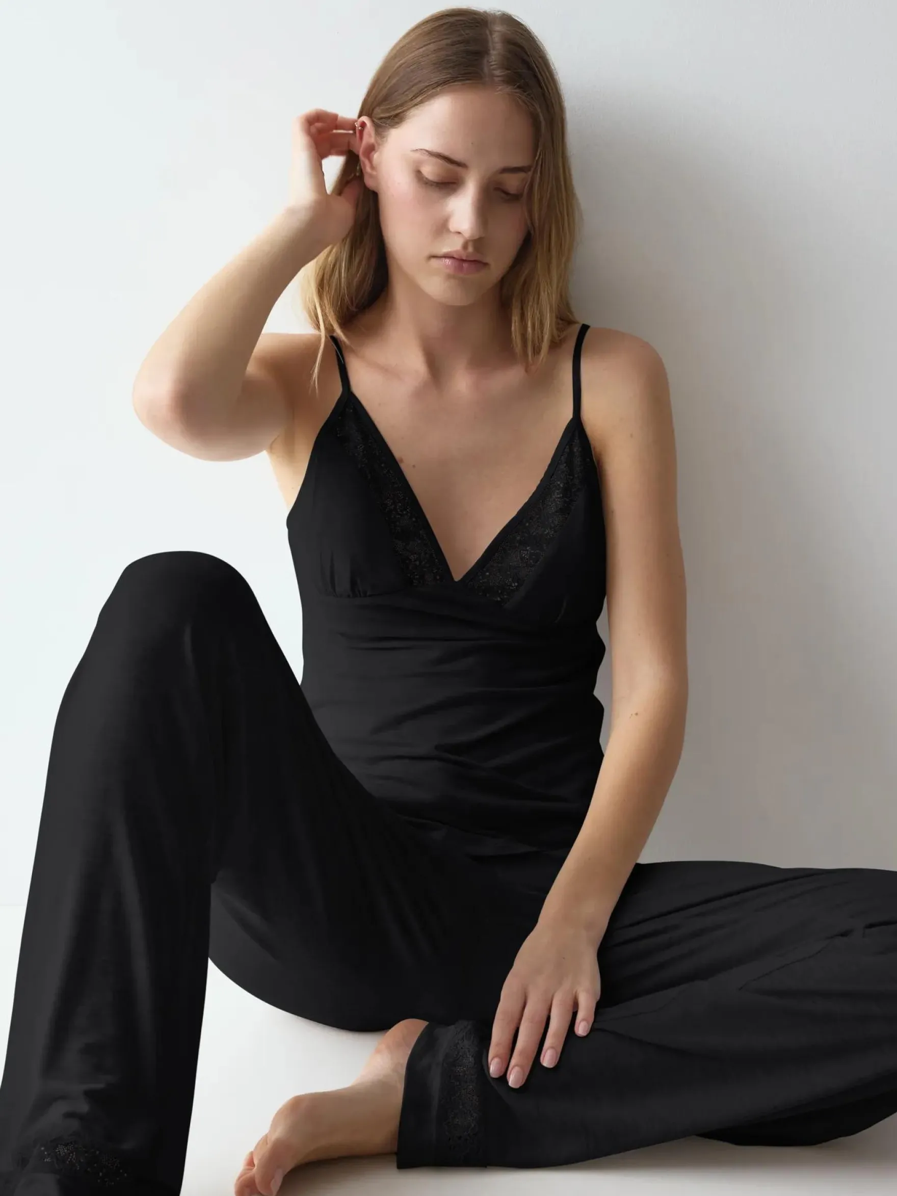 COMFORT ALLURE Top with spaghetti straps
