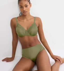 LADYFORM SOFT Minimizer bra