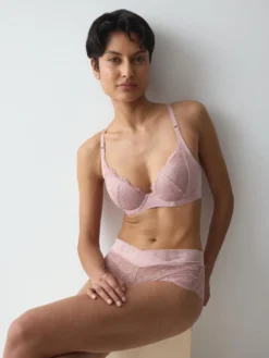 LOVE IN LACE Wired padded bra