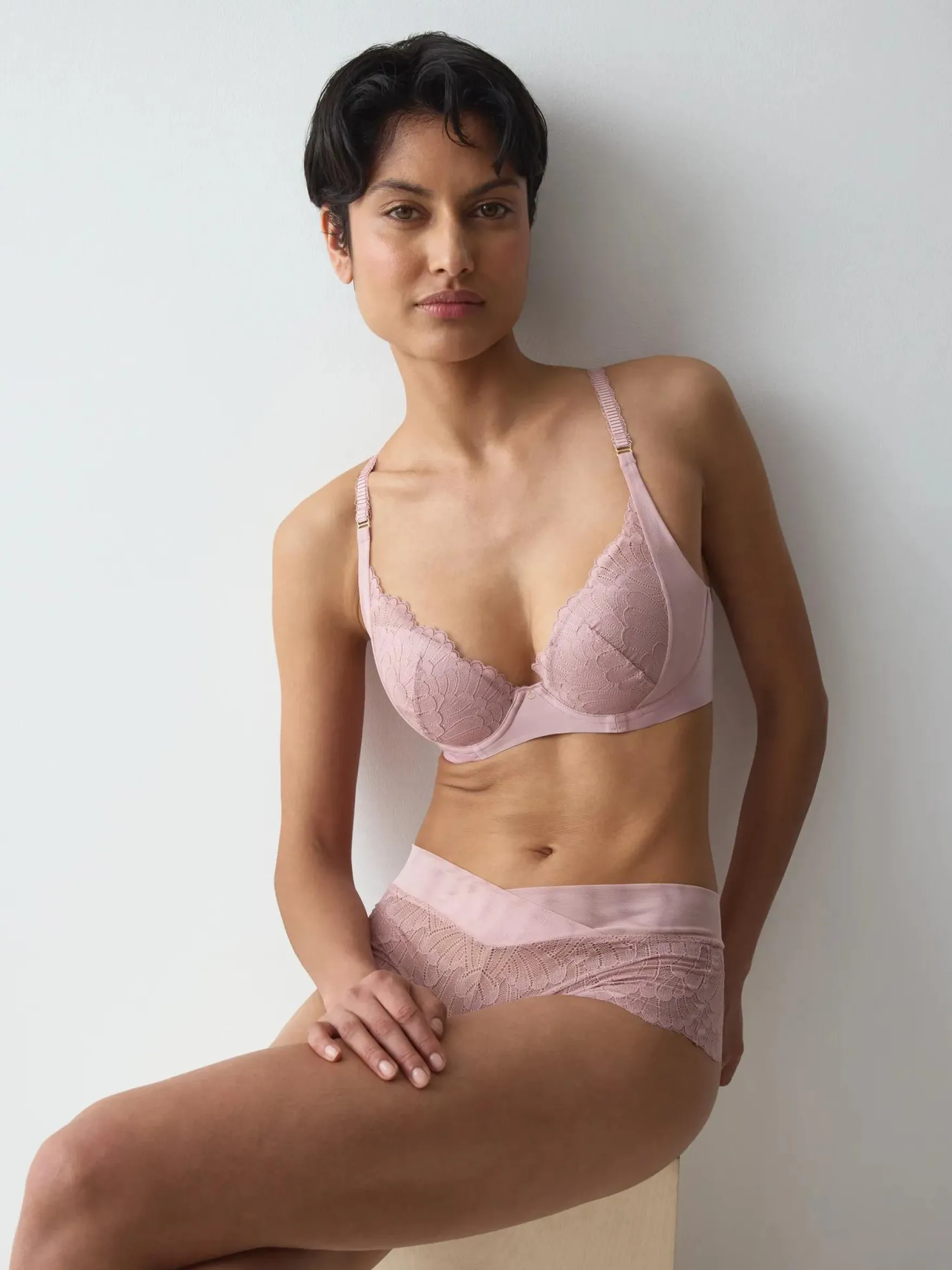 LOVE IN LACE Wired padded bra