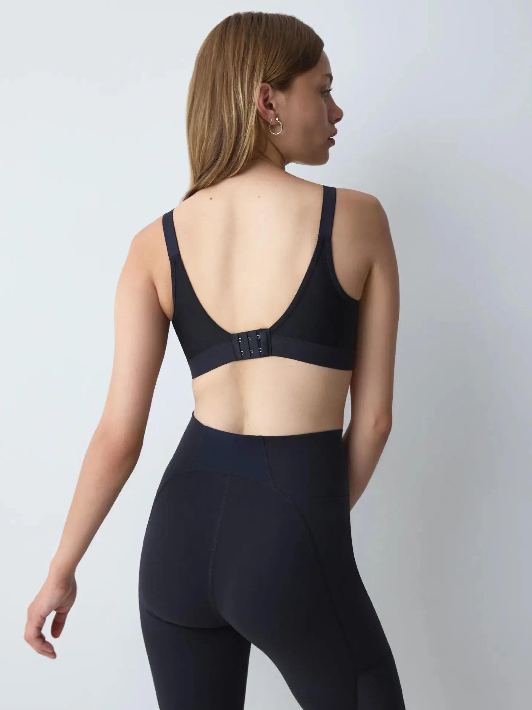 TRIACTION WELLNESS Sports bra