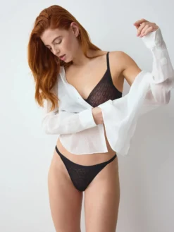 TRIUMPH SIGNATURE SHEER String