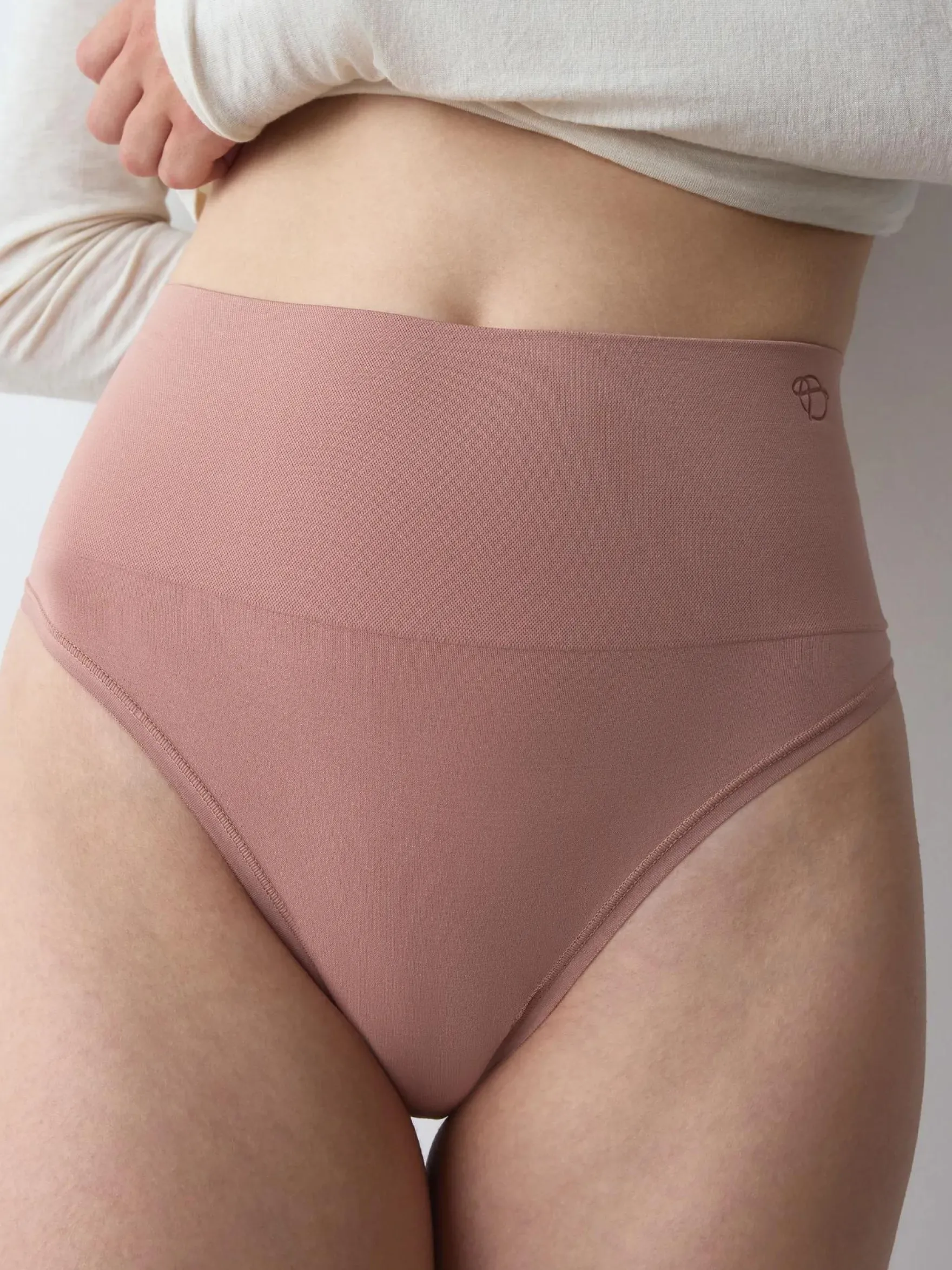 TRIUMPH SOFT SCULPT String