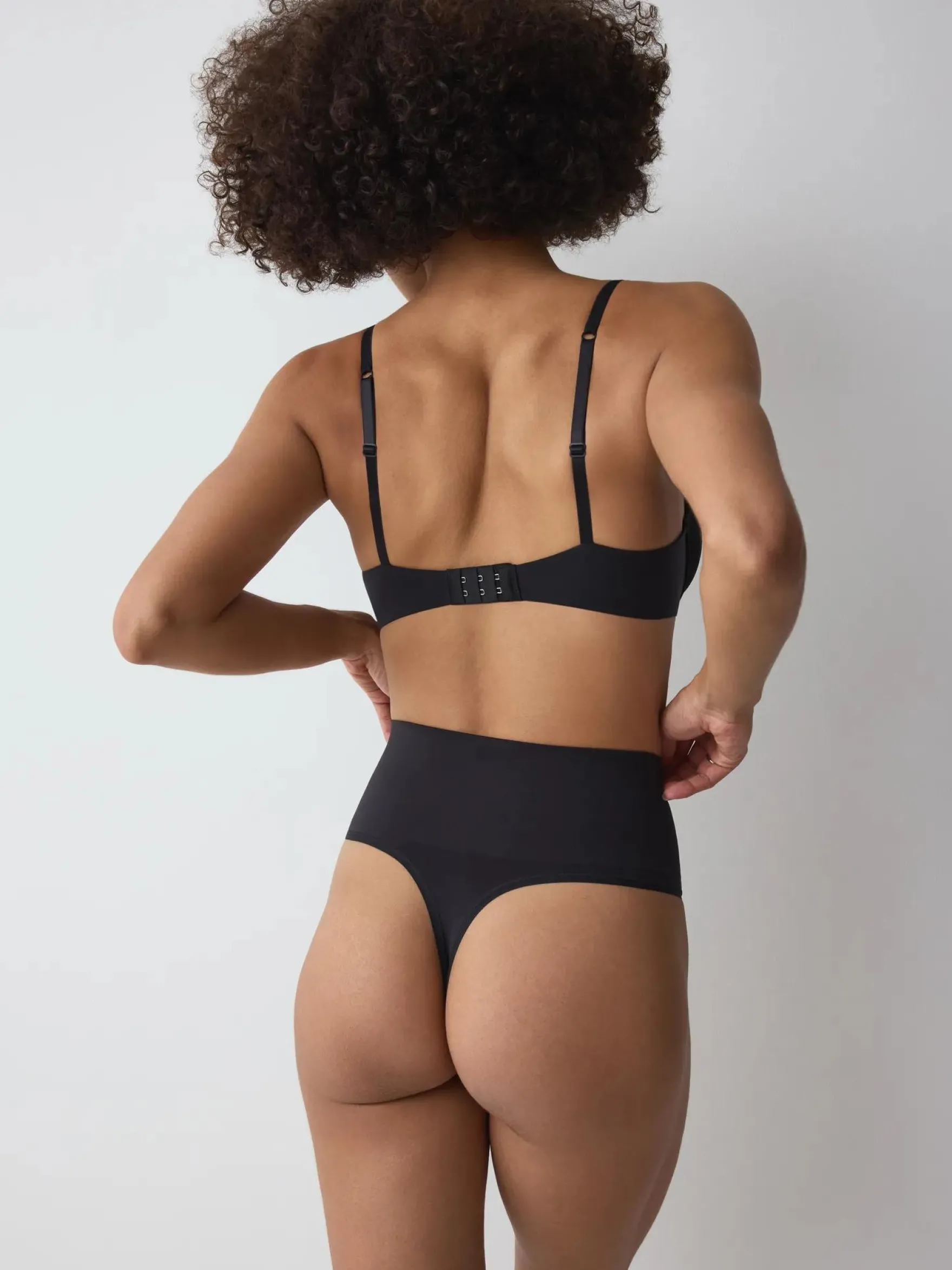 TRIUMPH SOFT SCULPT String