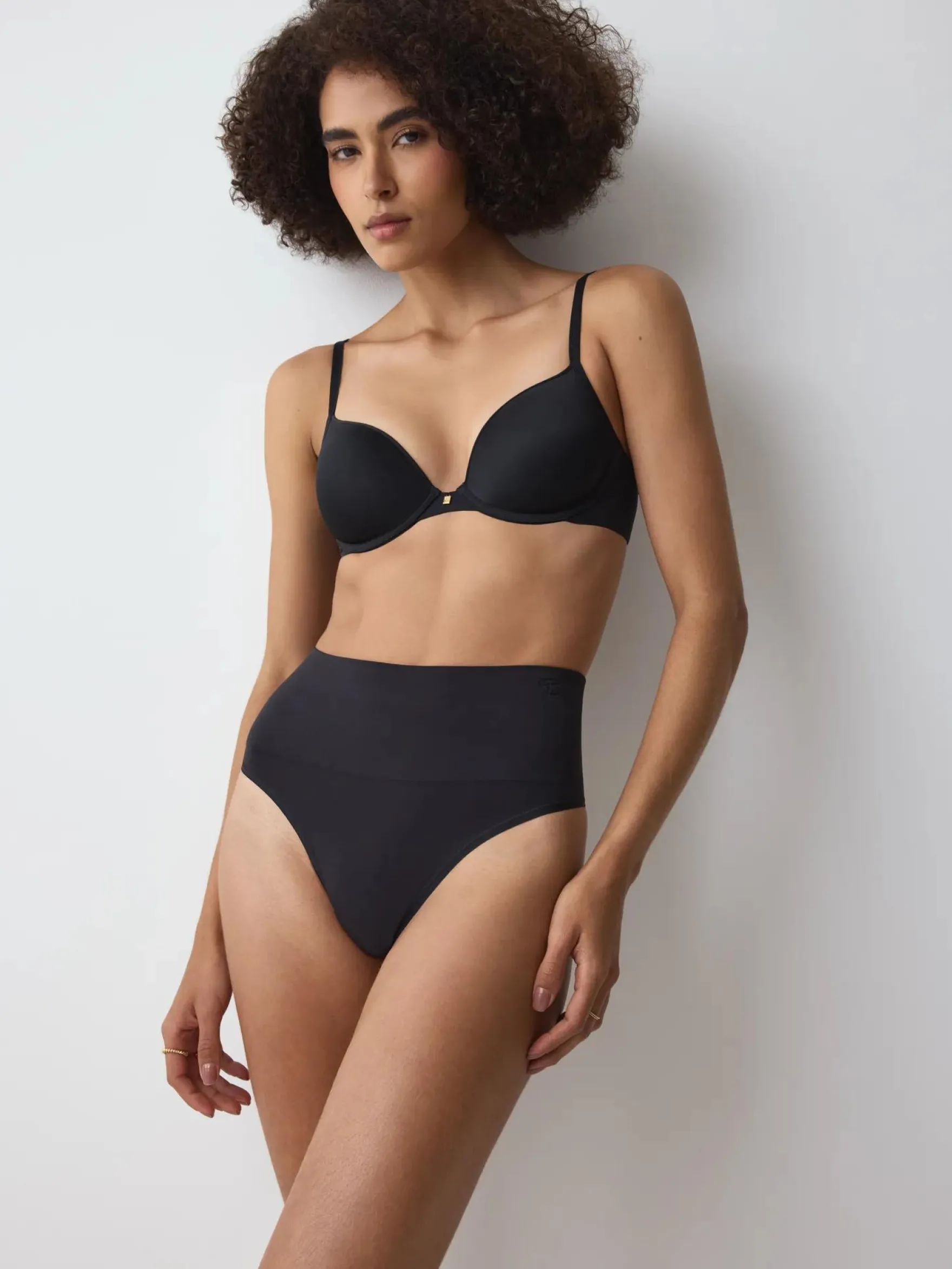 TRIUMPH SOFT SCULPT String